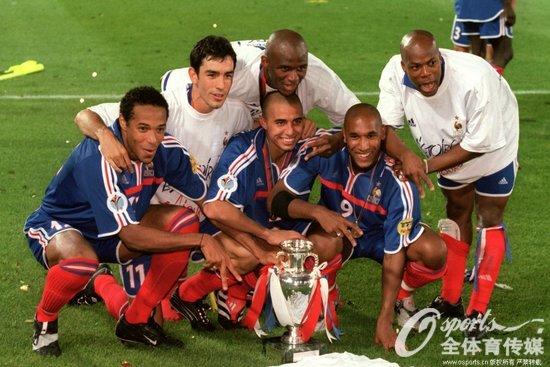  法甲全明星慈善赛落幕 传奇重逢筹款创纪录  