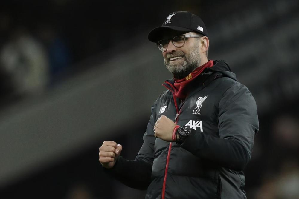  利物浦法比尼奥染红下场，克洛普排兵陷困境  