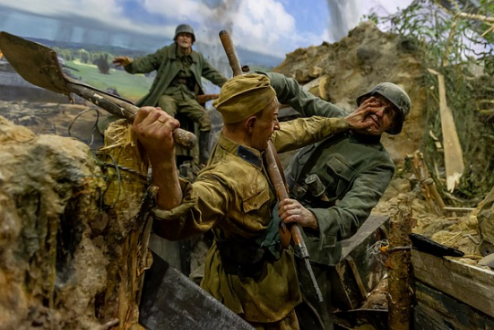  基尔高士丁青年军崛起，敢打敢拼赢得喝彩