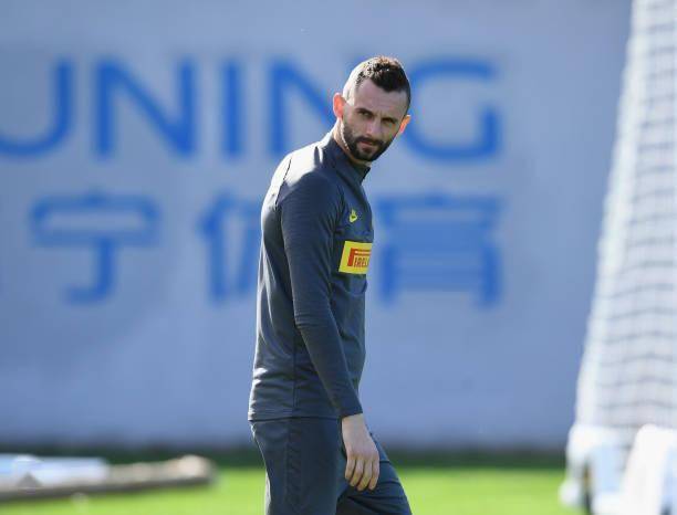  国际米兰主帅运筹帷幄临场指挥尽显大师风范  