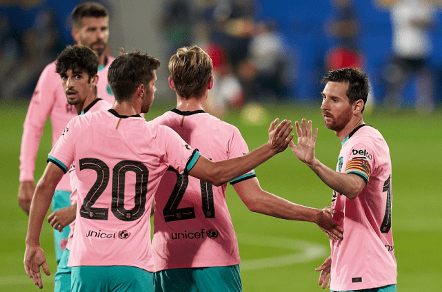  门兴格拉德巴赫中场核心爆发，独造三球助球队登顶